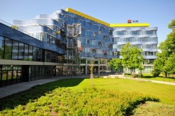 SKANSKA 2012: stavařina jako loni, development hůř