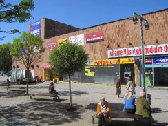 „Socialistická“ architektura za katedrou a v praxi