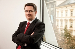 Glosář Eduarda Forejta:  Dvacet let a pořád jinak aneb rok 2016 s přívlastkem rekordní i nejhorší