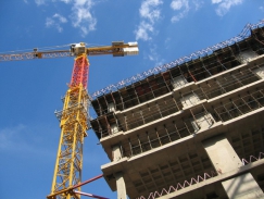 Investori vyhlásili v januári celkom 879 obstarávaní na stavebné práce a vytvorili tak nový štvorročný rekord
