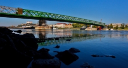 Električka cez Starý most oficiálne spojila Petržalku s centrom mesta